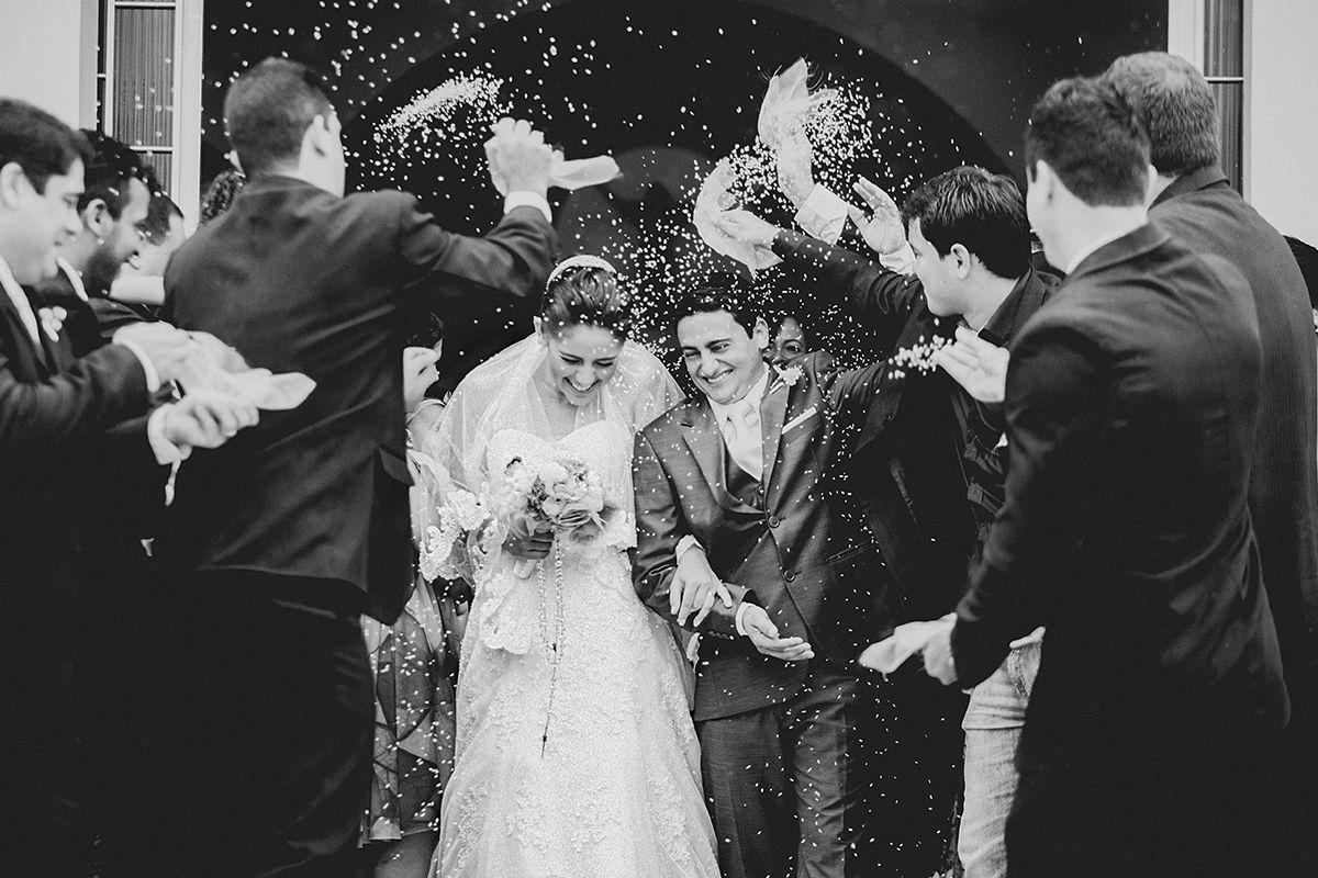 black and white wedding photos eliminate distractions