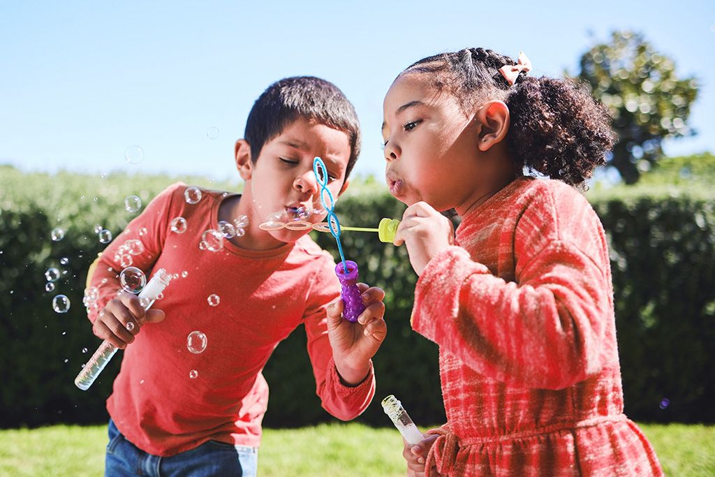 bubble time sibling photo ideas