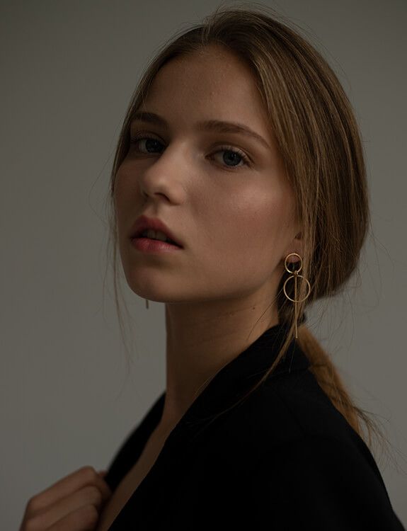 highend retouching before model