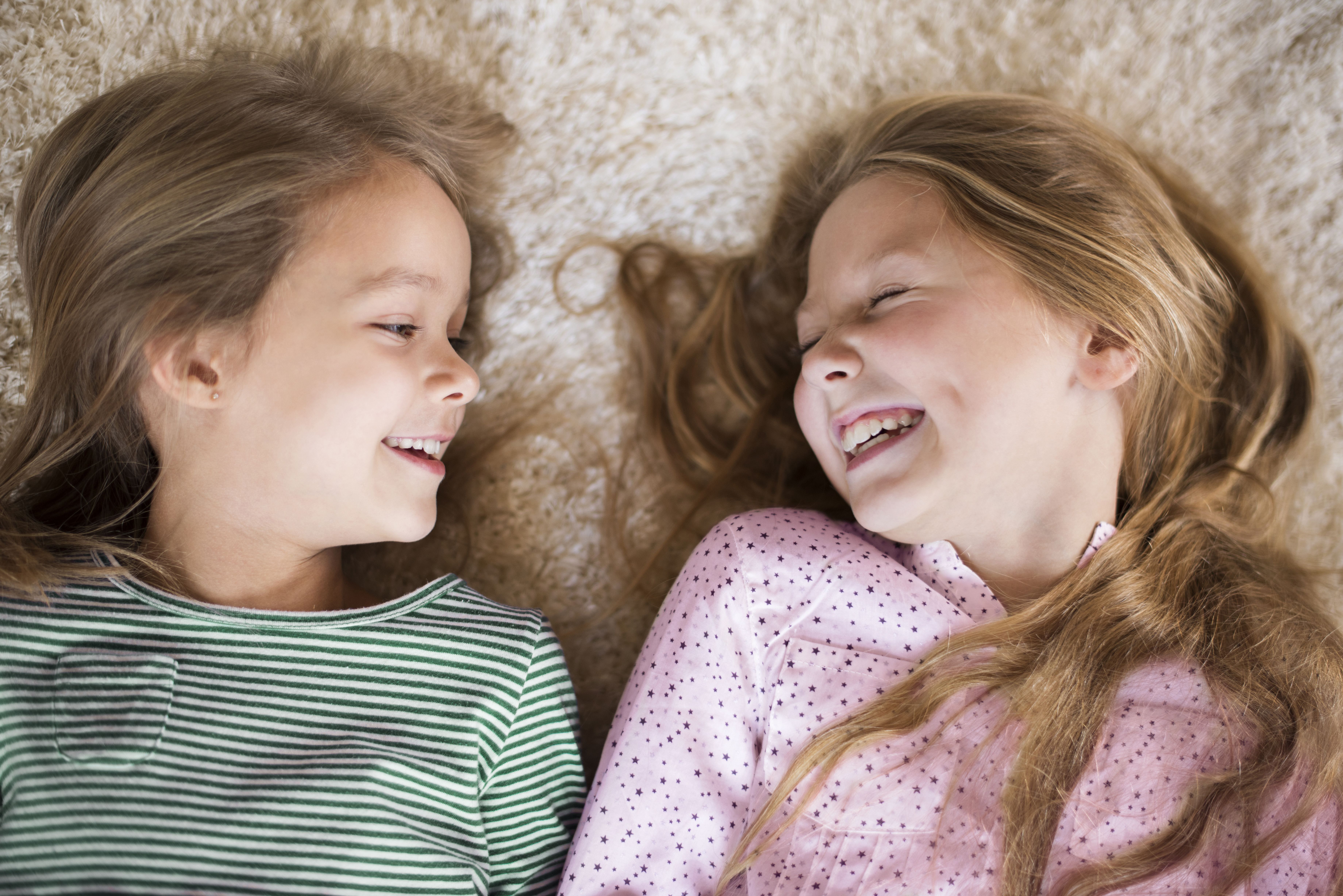 look at each other and laugh fun sibling photo ideas