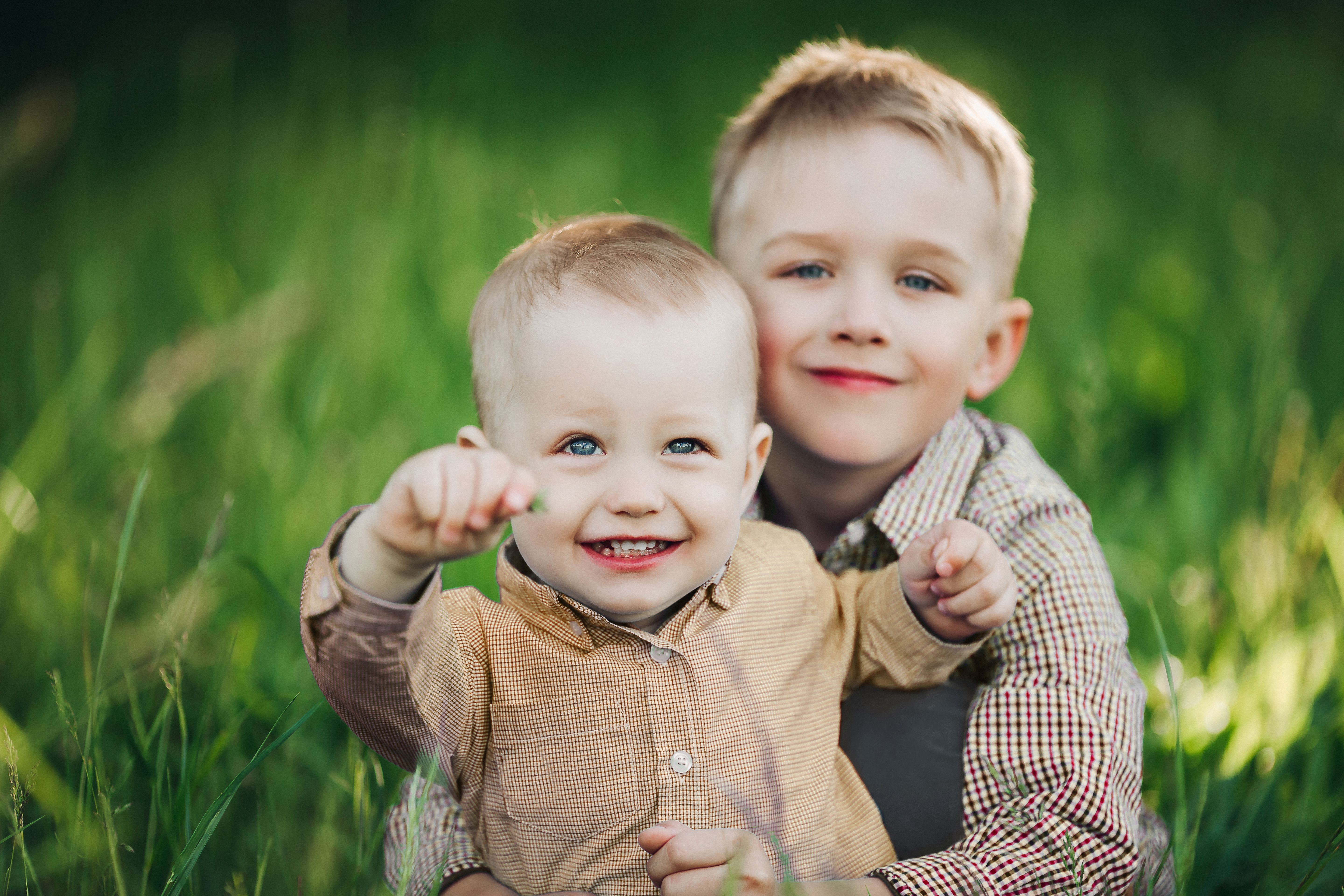 newborn sibling photo ideas