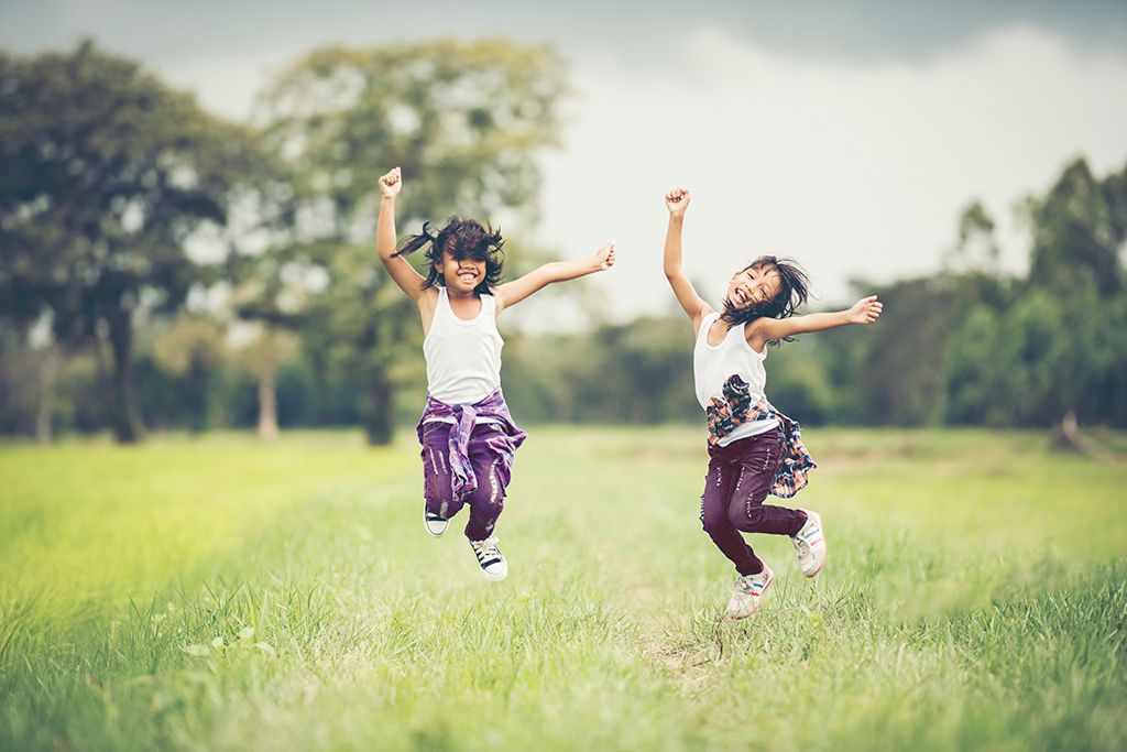 sibling photo ideas jump around